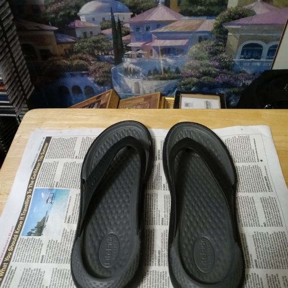 🩴🩴🚂 CROCS SLIPPERS GRAY & BLACK 🌉⛵A FABULOUS GIFT GIVING ITEM.🛍🪭 - Picture 5 of 12